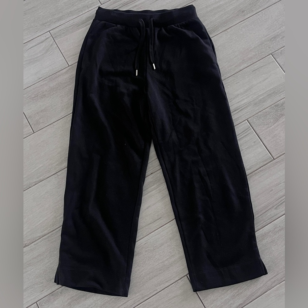Black velour joggers with drawstring waist wide legged #joggers
BLACK